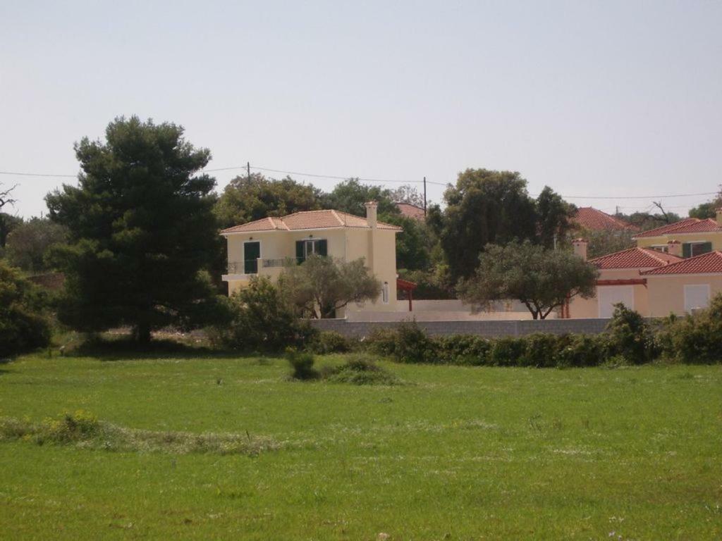 Villa Amelia Metaxata Luaran gambar